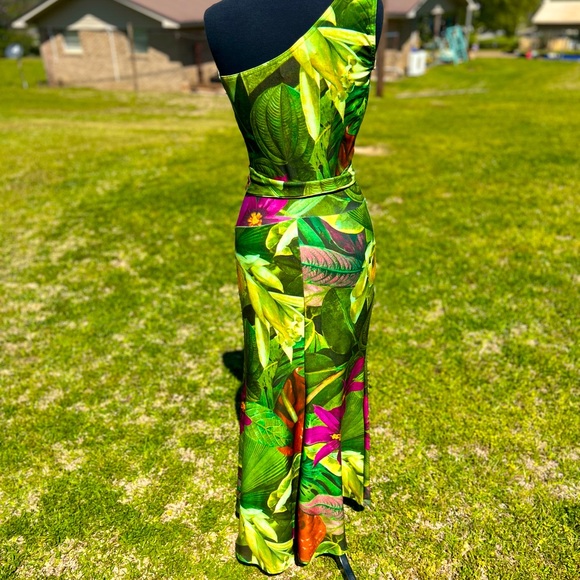 COPY - COPY - Beautiful One Shoulder Tropical Inspired Dress by “Victoria Pappa… - Picture 6 of 9